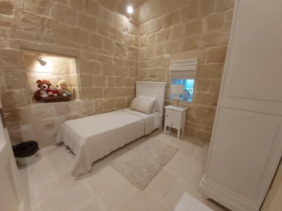 Farmhouse Villa With Large Pool And Garden In Gozo Gharb  Exterior photo