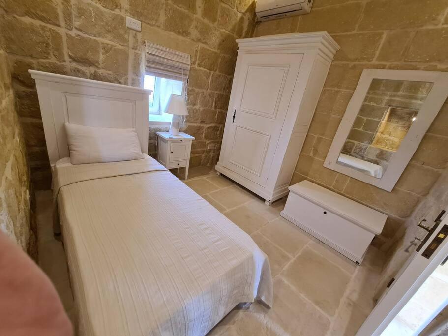 Farmhouse Villa With Large Pool And Garden In Gozo Gharb  Exterior photo
